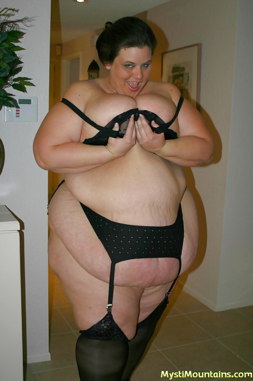 fatssbbwfeedeebellystuff:  Wanna hook up with  a hot fat girl? - CLICK HERE! 