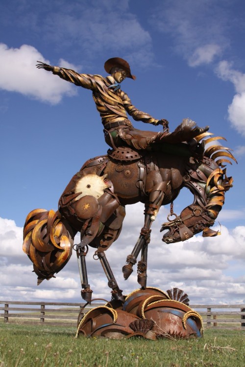 crossconnectmag:John Lopez was born and raised on a ranch in Western South Dakota. His western and rodeo theme bronzes have been well received by the public and have sold all over the country from California to New York. For the past ten years, John