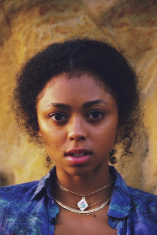 afrodesiacworldwide:WAVYYJUJU Photographed by Chase Aaron [IG:@thirtyclips]