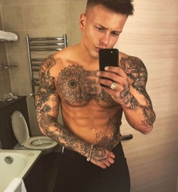 malecelebritys:  Alex Bowen