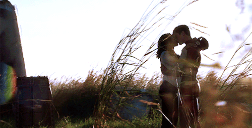 irisandtheflash: Iconic Westallen Moments: Barry comes home to Iris.