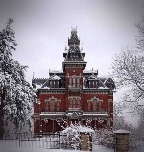 imakegoodlifechoices:steampunktendencies:Snowy Victorian Houses (Part 2) (Part 1)[ Twitter | Instagr