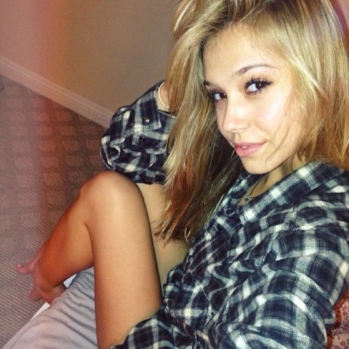 wxmxn: Alexis Ren Instagram  - Facebook - Tumblr - Twitter