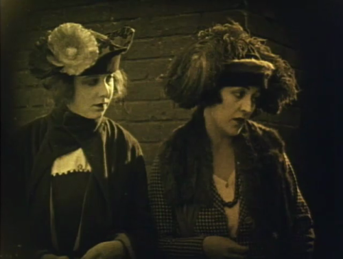 365filmsbyauroranocte:Films watched in 2019.#59:Broken Blossoms (D. W. Griffith, 1919) ★★★★★★★☆☆☆&ld