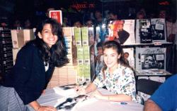 cremeblush:  15 year old Eva Mendes getting an autograph from 17 year old Alyssa Milano, 1989. 