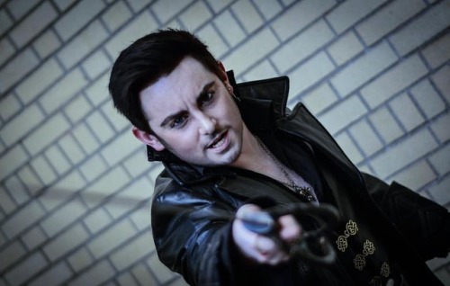 Because who doesn’t love a little guyliner~? ....#CaptainHook #KillianJones #CaptainHookCosplay #Kil