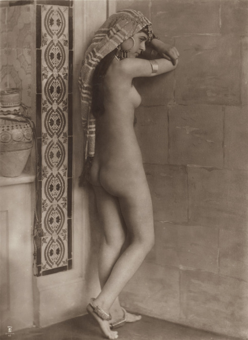 Female nude, Tunisia, ca. 1910 Lehnert & Landrock :: Female nude, Tunisia, ca. 1910. Vintage sep