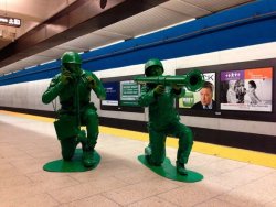 Therezew0Lfrum:this Is The Coolest Halloween Costume Of 2013# 1 Army Men 3Dreddit