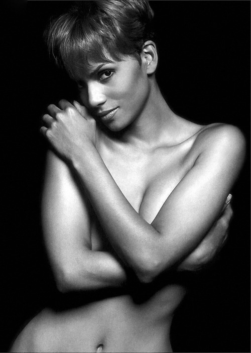 handbra-world:Halle Berry