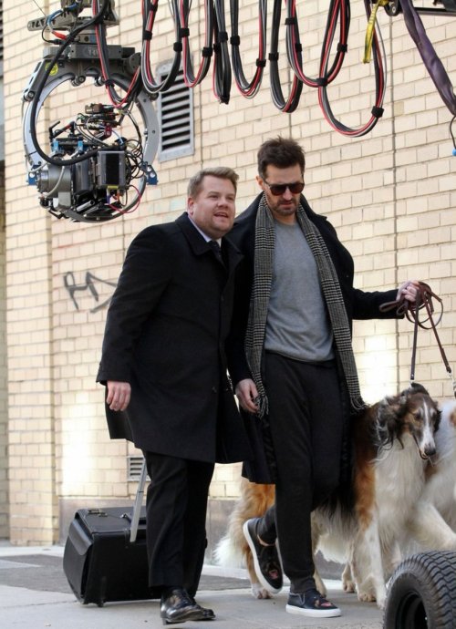 oceans8-updates: James Corden and Richard Armitage on the set of Ocean’s Eight today. (feb 02) 