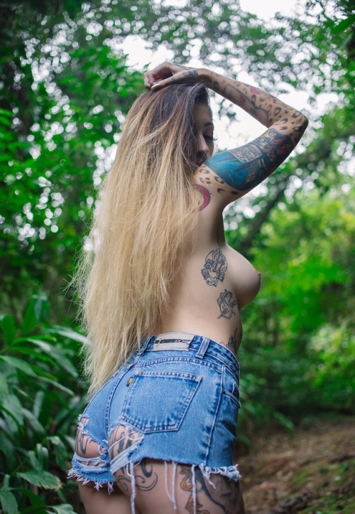 pussyconnoisseur6996:  Sexy & Tatted 