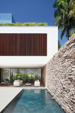 life1nmotion: AH House By Studio Guilherme Torres  