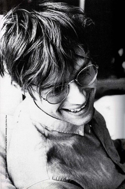 pear-pies:   Damon Albarn of Blur / London June 1995 / photo by Martyn Goodacre Rockin’ On Magazine - February, 1996       