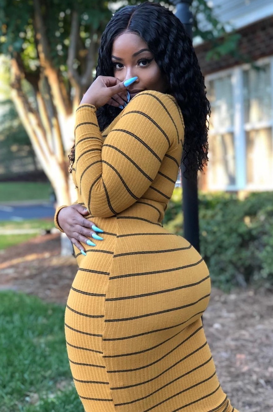 thicksexyasswomen:  ownerconfidence82:  kingjazziedad:  DeliciouslySexy. Curvy. BootiDelicious