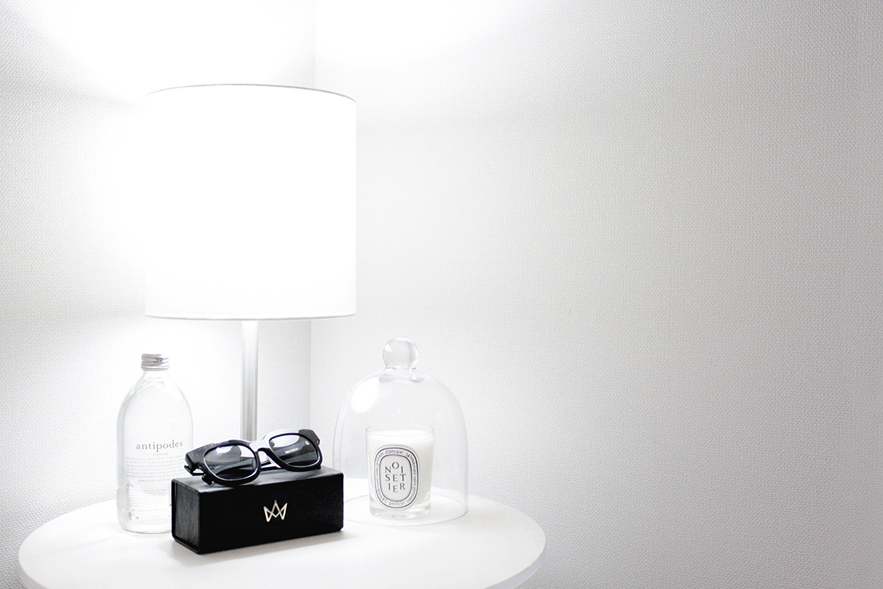 venustong:  Bedside desk. Photograph by: Venus Tong 