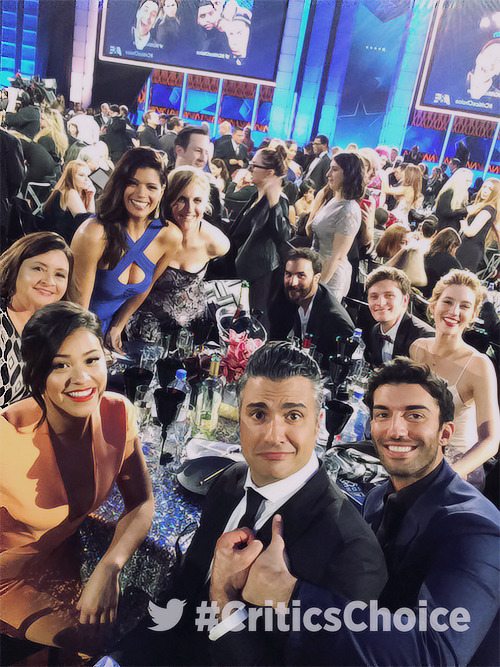 Alright. We have a new selfie champion. The whole @CWJaneTheVirgin table!!! #CriticsChoice 