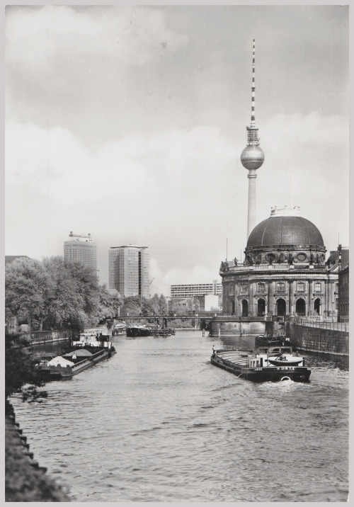 AnsichtskarteBerlin, Hauptstadt der DDR Bode-Museum und UKW- und Fernsehturm der Deutschen Post[Bode