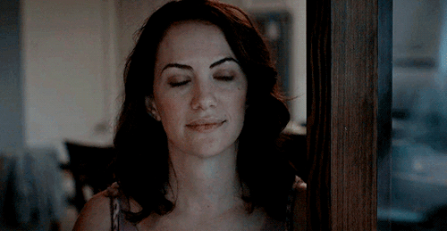Kate Siegel as Maddie Young in Hush (2016).