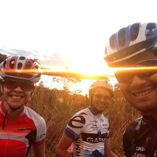 gustavoguru:  #roadbike #bike #sunset #bikegirl #cycling #stravaproveit #strava (em Parque Ecologico