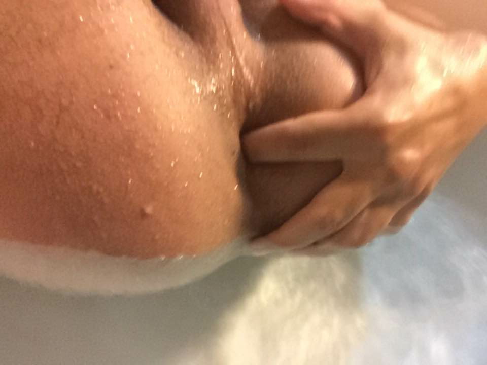 leakedsnapboys:  Remember the big dicked bath boy? 