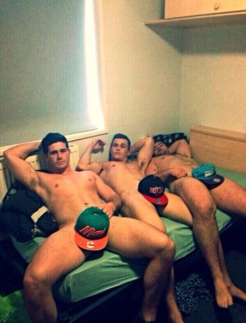 curious-n-college:This picture always makes me uncontrollably horny Roommates