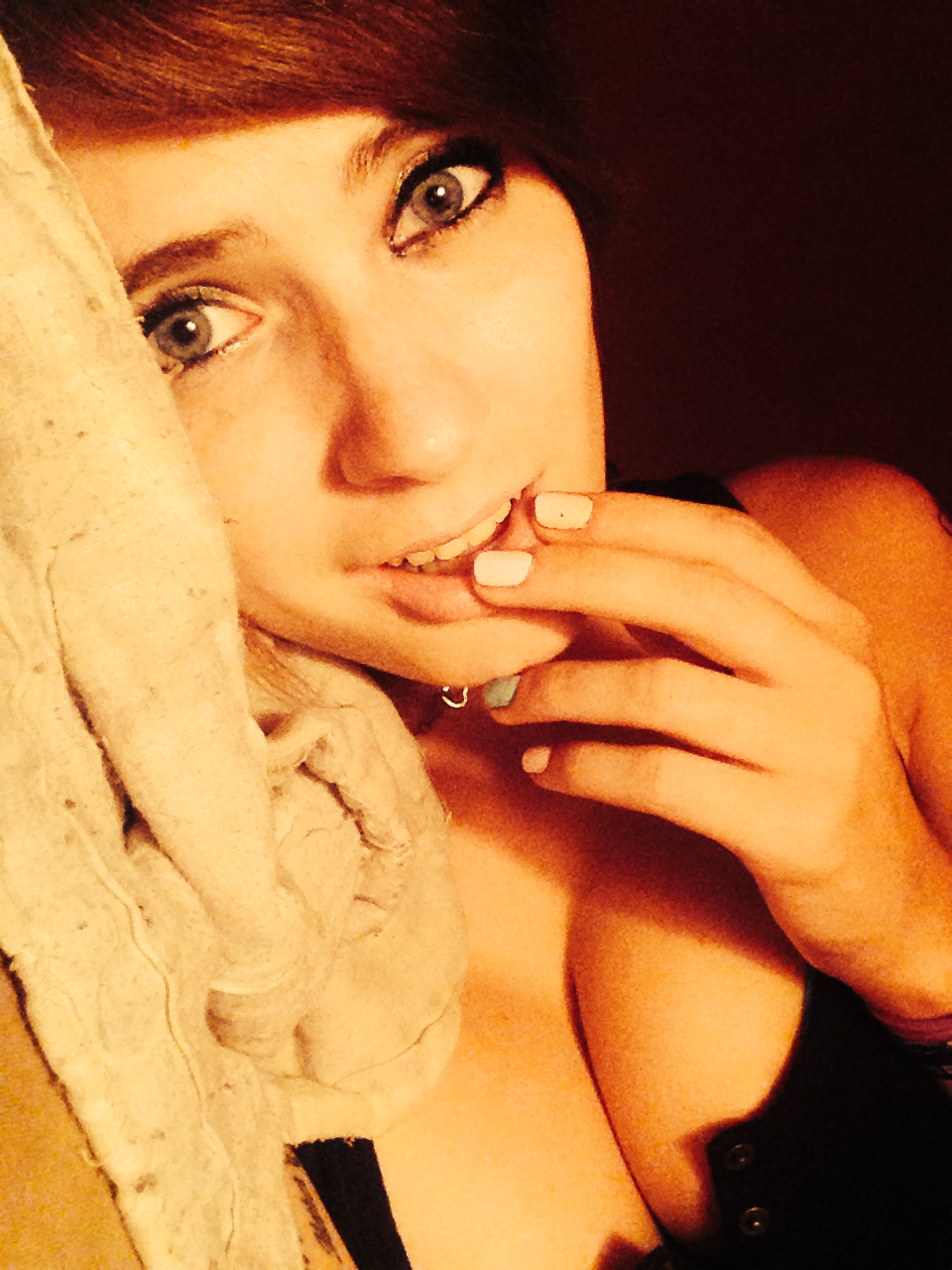 blunttcuntt:  I’m drunk.  And horny. And tired.