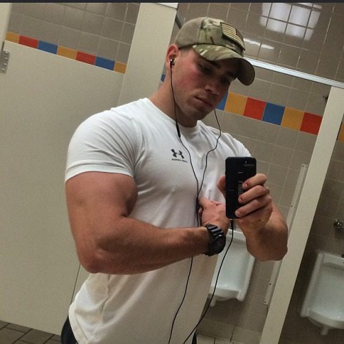mancrushoftheday:  Reblogged via The Man Crush Blog / Facebook / @man_crush