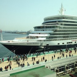 dperrin:  Queen Elizabeth, Kobe port (at 神戸ポートターミナル (KOBE Port Terminal))