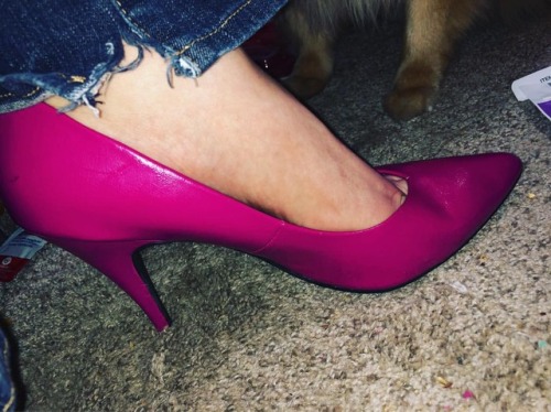 Found these #sexyheels last week. Sometimes a #size13 fits better than a #size12 ‍♀️ #pinkheels 