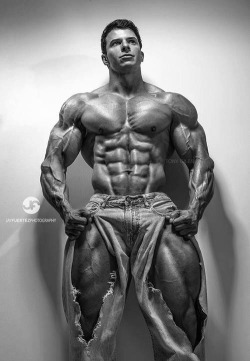 pumperz:  cj-gymspiration:   #Gymspiration   manifique  His transformation complete he noticed he&rsquo;ll have to update his wardrobe, small matter.