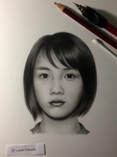 technodon:  ”シャープペンと鉛筆で能年玲奈ちゃんを描きました。制作時間は40時間ほどです^^  ” Twitter RT @yuukitokuda 
