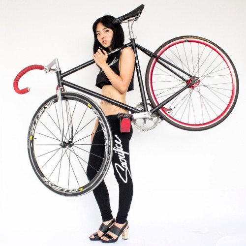 sacrificestreetwear:  #sacrificewomen #sacrificesw #fixedgear #fixiegirl #fixiegirls #womenswear #fu