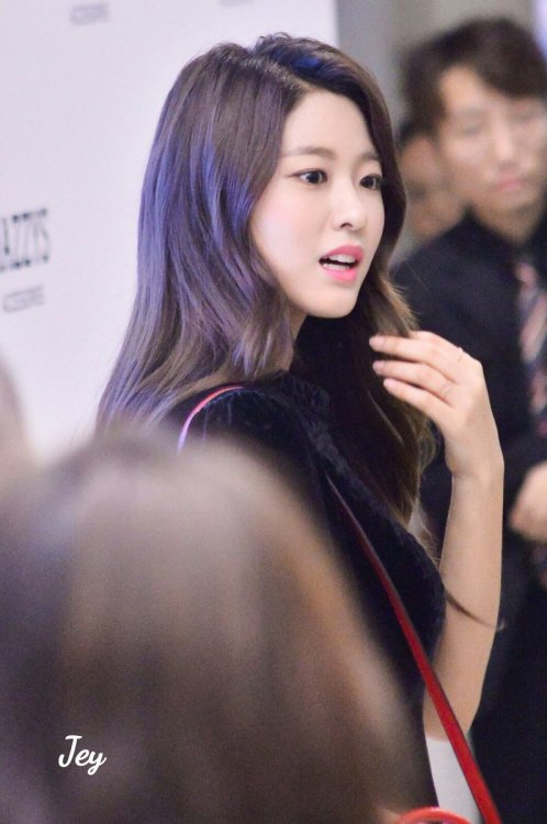 SeolHyun (AOA) - Hazzys Accessories Fansign Pics