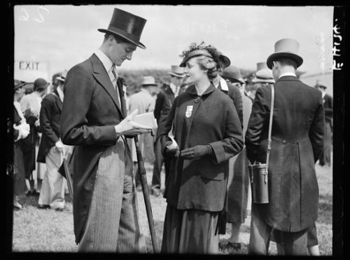 Racegoers at the Derby, 5 June 1935, Edward George Malindine