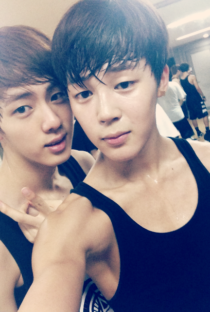 bts-trans:   멋진 두 남자의 땀 방울. pic.twitter.com/A7IbPOt7xa  [JIMIN]