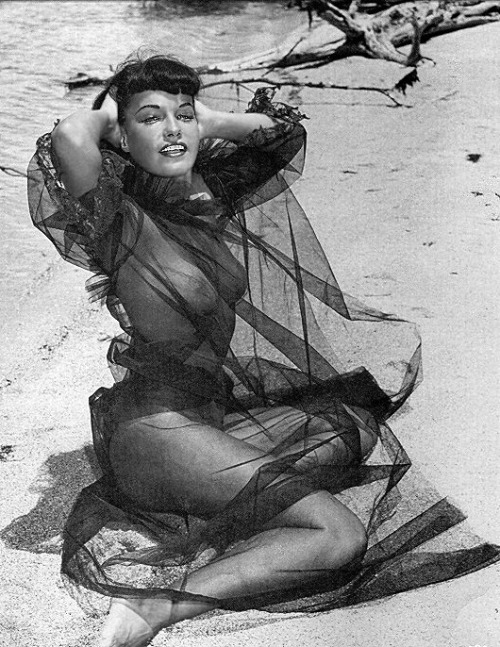 XXX loutigergirl99:  Bettie Page  photo