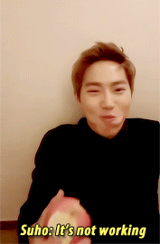 irpsychotic:  Suho almost chokes on an apple just to make a heart for EXO-L 