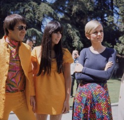 the-woman-who-reads: Sonny, Cher and Twiggy