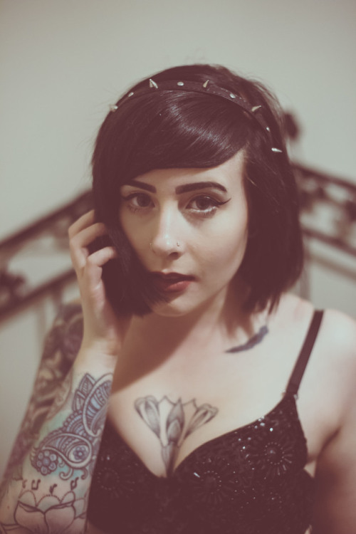 alt-amores:Miss Katie Dee x Glowball Photography