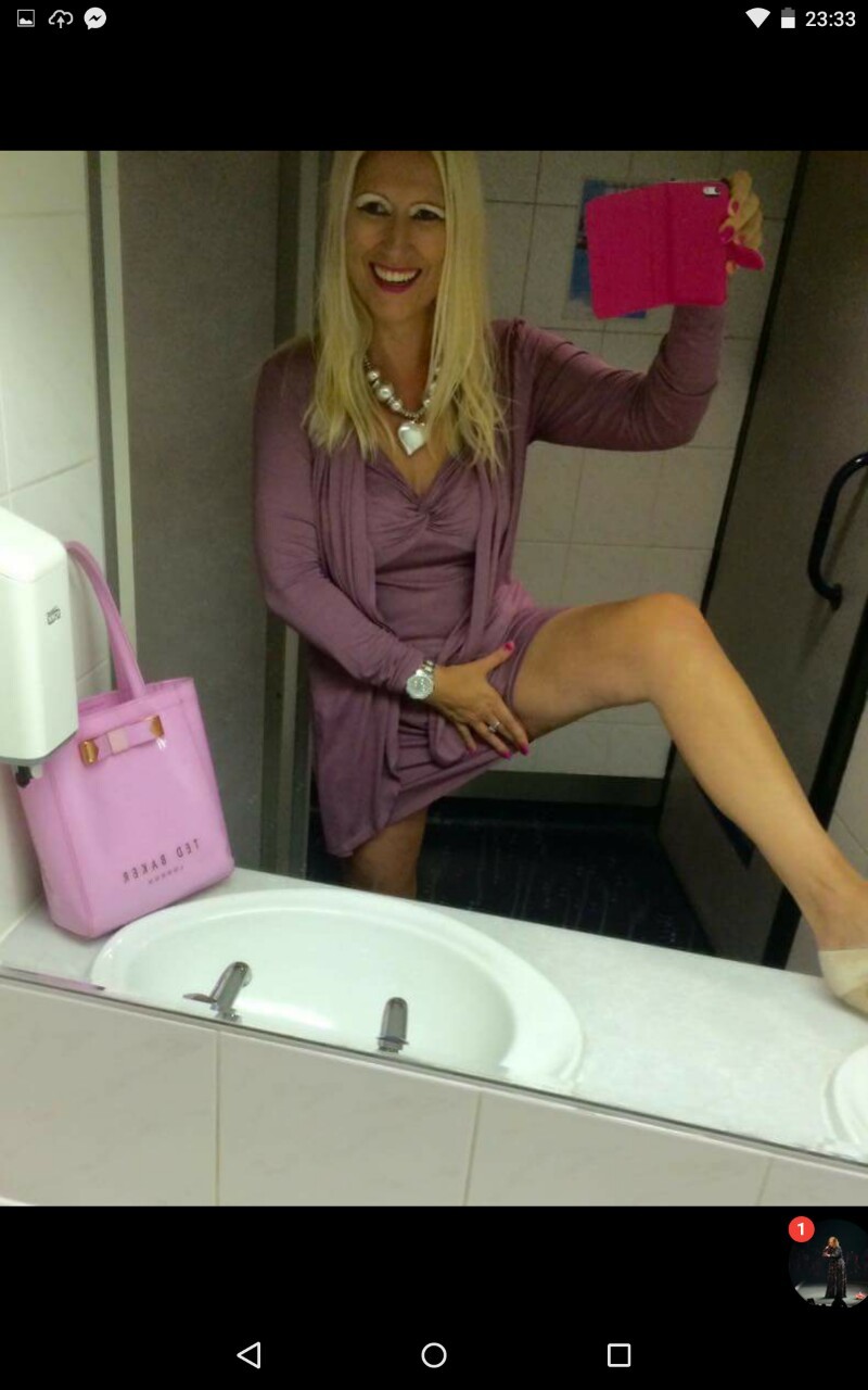 selfxposure:  Hope you guys like my pics please share and reblog genette from essex