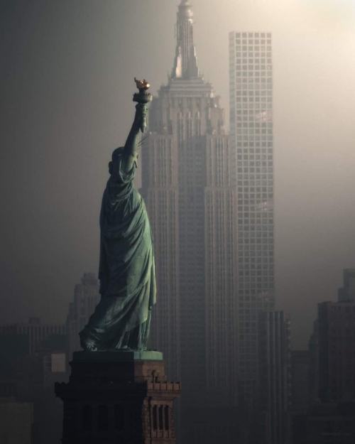 legendary-scholar: Statue of Liberty New York USA.