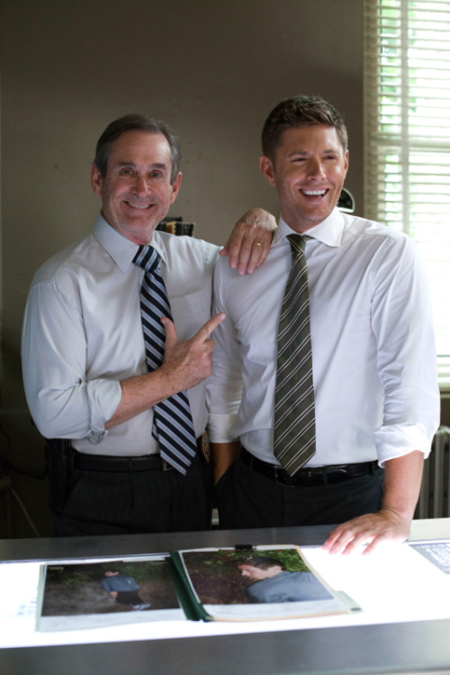 kusiol:‘Supernatural’ pics: Jensen Ackles and his dad crack up on set [x]