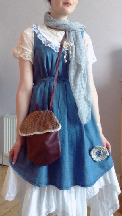 lacemoths: An outfit for the @little-acorn-village fashion show (featuring the acorn bag I made). I