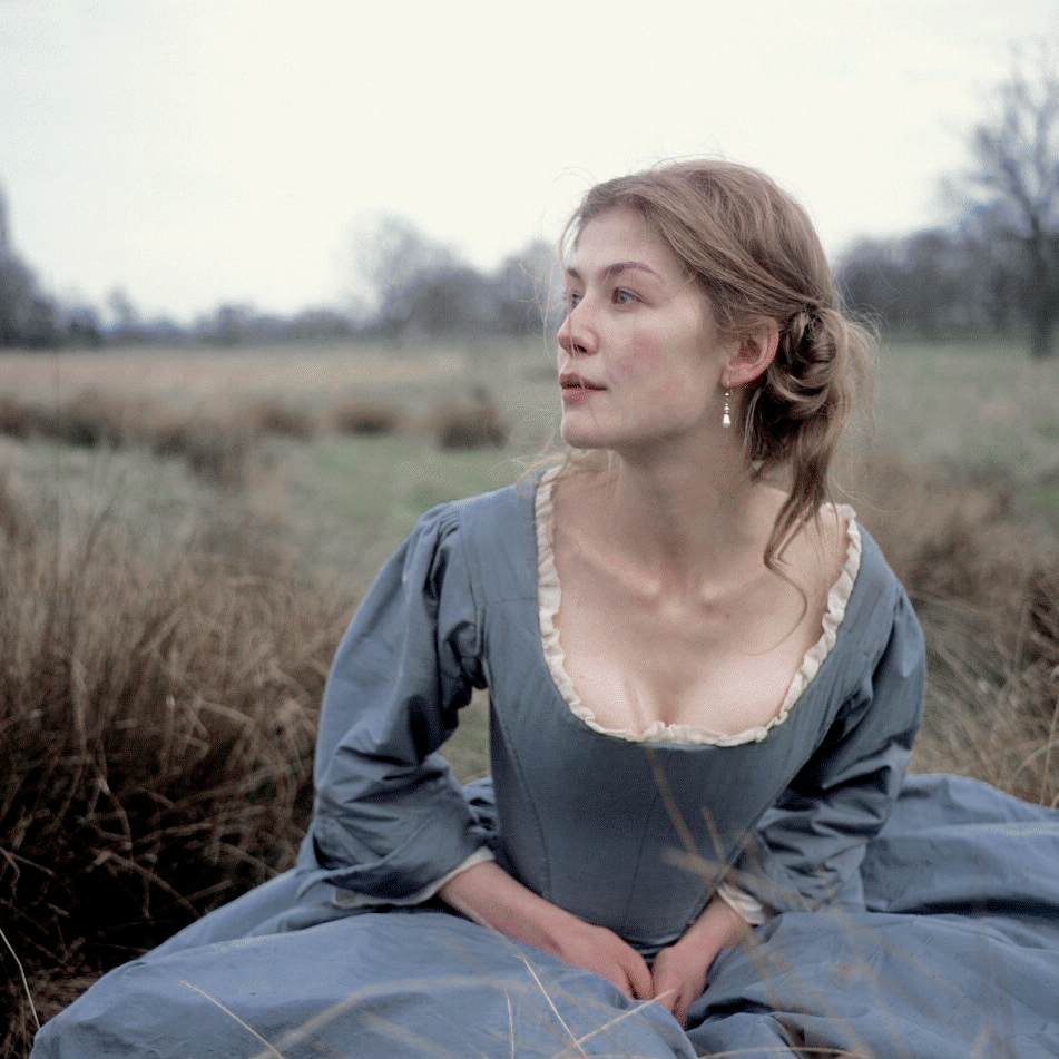 blairwitchz:Rosamund Pike photographed by Rachel Lum, 2004 ☽