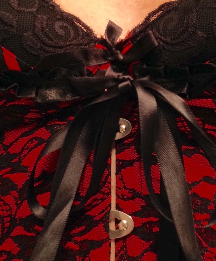 merrylander: Red, black, fishnet hose and the stainless belt this morning are brought