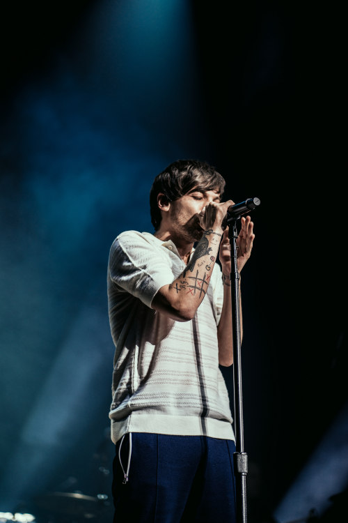 lthqs:Louis performing at Live. Life. Love: Concert for Suicide Prevention by Tyler Craye