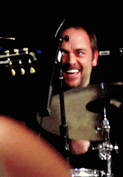beneathlucifers-claws:  ohmysupernatural:  Boys just wanna have fun - Vegascon 2013  SEB THO OMG 