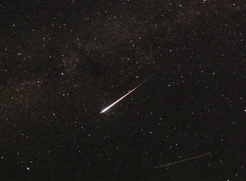 wonders-of-the-cosmos:This is a composite of meteor images captured during the Perseid maximum in th