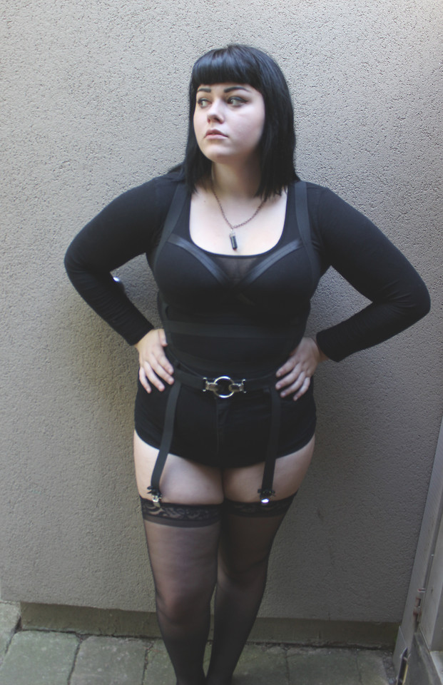 thecreepylittlegirl:  Back to Black (by Avery Barsony) 