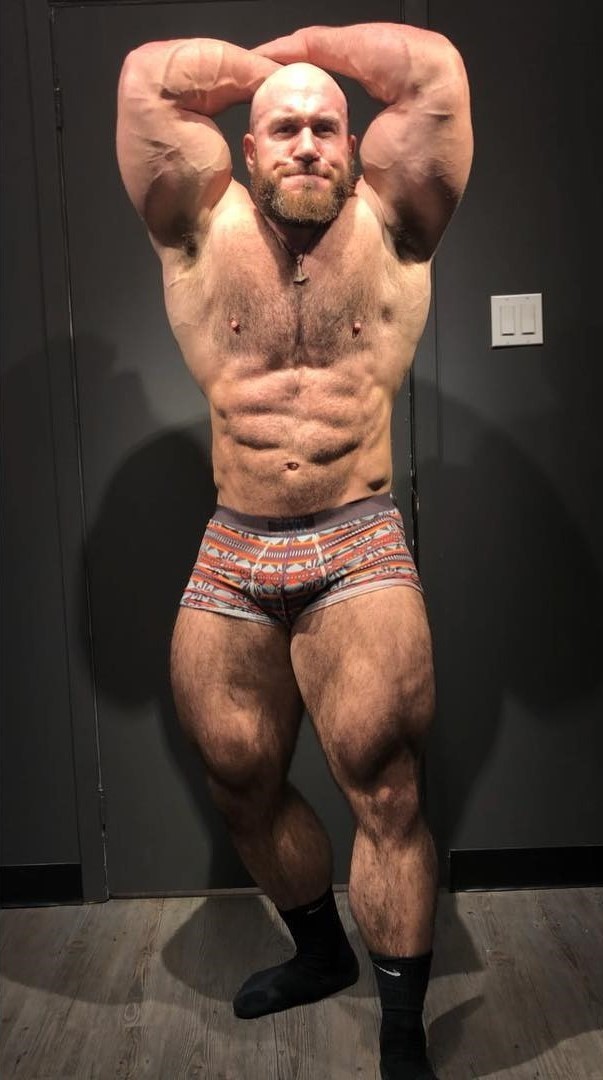   Antoine Vaillant - 161 days out from the Toronto Pro SuperShow weighing in at 292lbs.